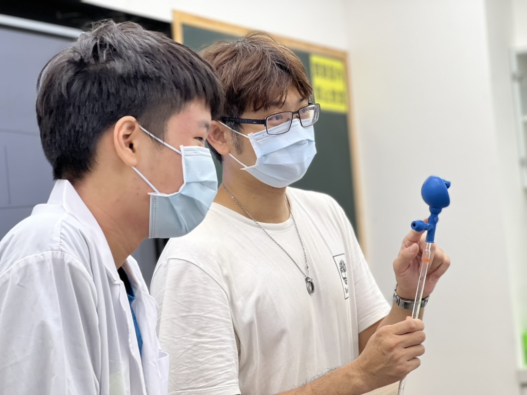 典陸教育 國二理化課堂實況：觀念討論，先想通再動筆算